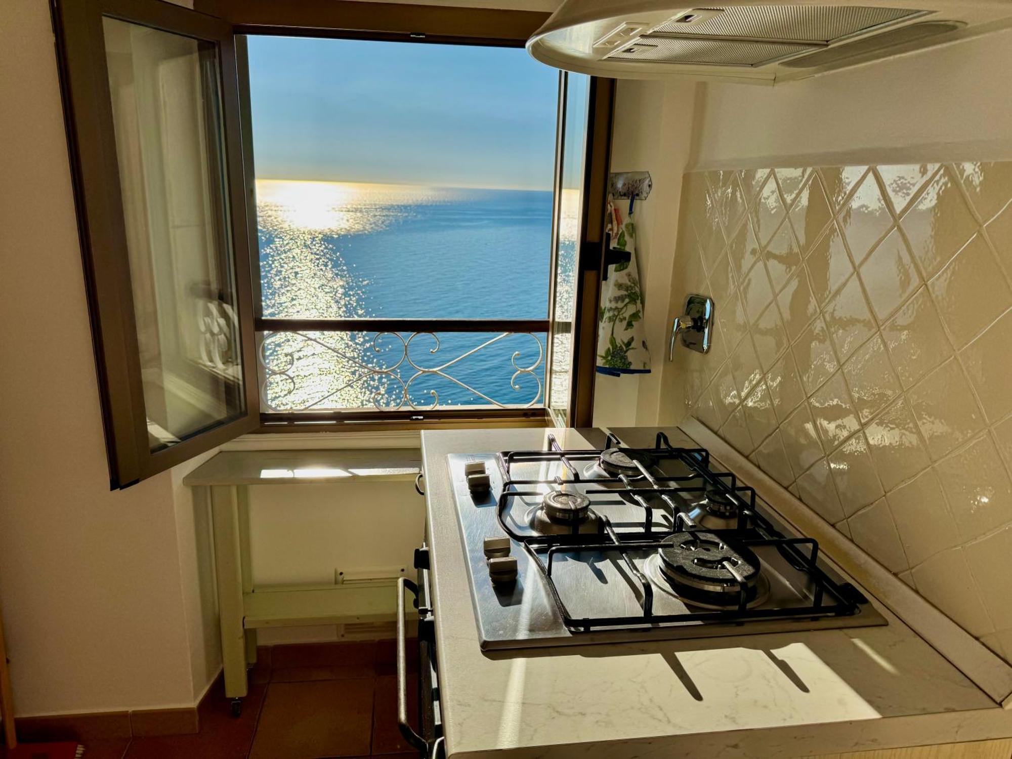Kiss Of Sea - Balzi Rossi & Baia Beniamin Lejlighed Ventimiglia Eksteriør billede